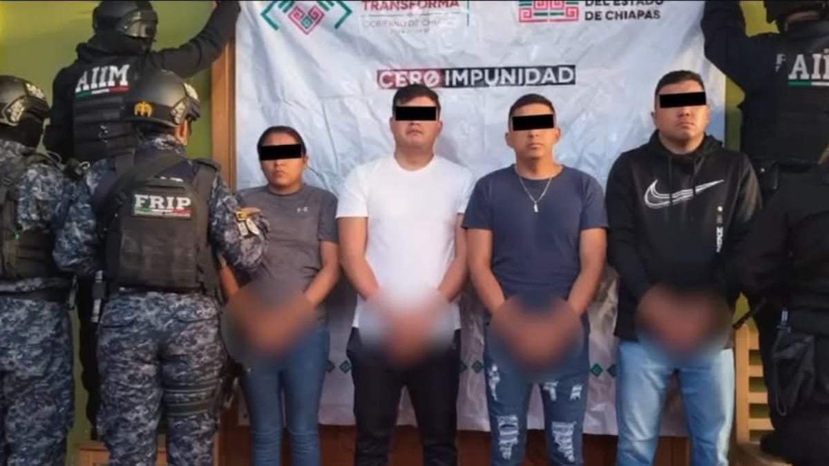 Los agentes detenidos