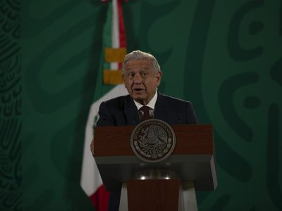 AMLO llama a gobernadores electos no ser "tapaderas" de mandatarios salientes