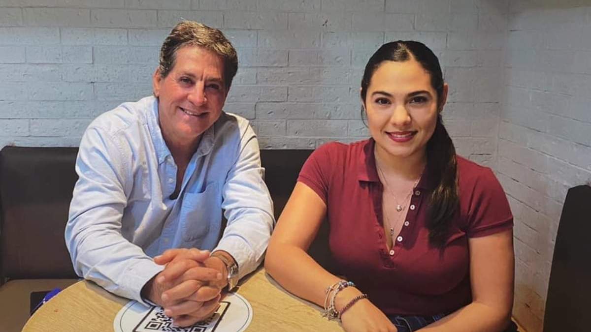 El alcalde de Tecomán, Elías Lozano Ochoa, con la gobernadora electa de Colima, Indira Vizcaíno Silva
