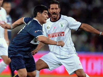 “Ha sido y es el mejor del mundo”: Diego Simeone, muy apenado, despidió a Diego Maradona