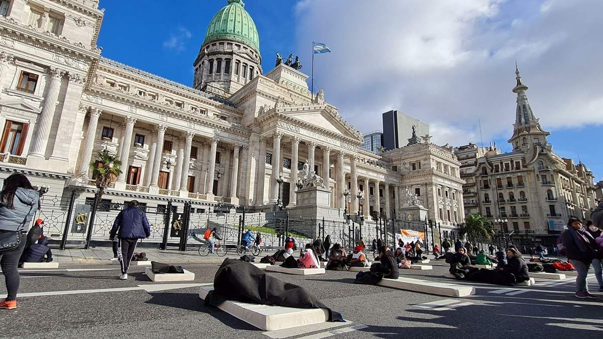 Reclamo en el Congreso por las personas en situación de calle. Fuente: (Twitter)