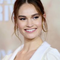 Amor en el aire: Lily James, la actriz que habría conquistado el corazón de Chris Evans
