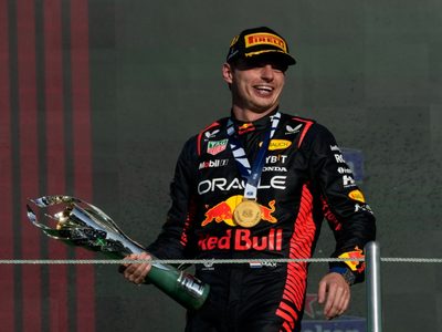Verstappen, Hamilton y Leclerc suben al podio en el GP de México; Checo abandonó (Videos)