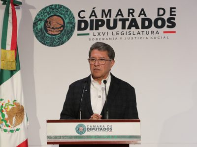 Monreal aplaude a ministros de la SCJN por devolver camionetas blindadas