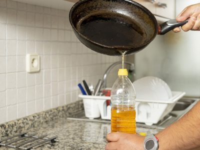 No tires el aceite de cocina usado y hacé barniz casero para restaurar tus muebles sin gastar de más