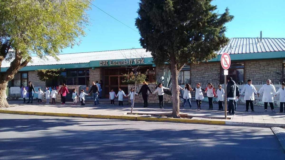 La escuela está sin clases desde este jueves. Fuente: (Cutral Co al Instante).