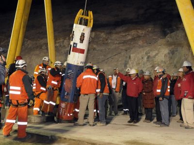 Unos mineros atrapados en China lograron enviar una nota a los socorristas