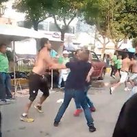 Se desata pelea campal en un tianguis de Puebla; dos quedan noqueados