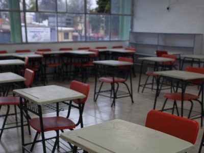 Recortar el calendario escolar "vulnera el derecho de la niñez a ser debidamente cuidada": CNDH