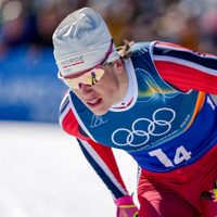 Noruego Johannes Hoesflot Klaebo gana novena medalla de oro en esquí de fondo; rompe récord
