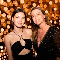 Lo vas a querer: Helena, la hija fashionista de Geraldine Neumann, la rompe con el jean del momento