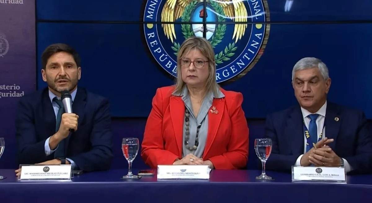 La ministra de Seguridad, Alejandra Monteoliva, y el gobernador de Santa Fe, Maximiliano Pullaro.