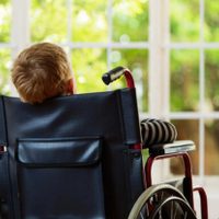 Piden ayudar a un niño con discapacidad que vive en situación de vulnerabilidad
