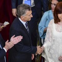 Se confesó Cristina: ¿por qué saludó mal a Macri durante el acto de asunción?