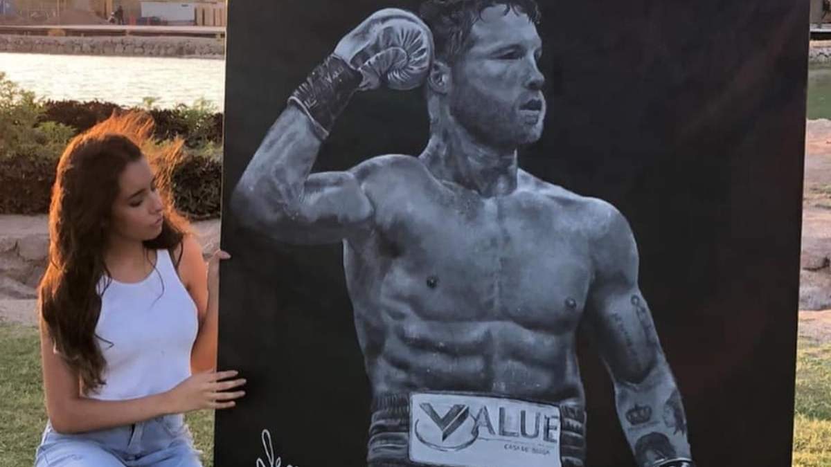 Nicki con la pintura de Saúl "Canelo" Álvarez