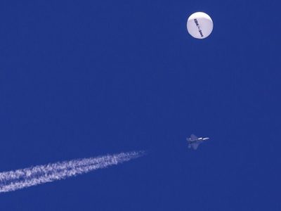 Corren rumores sobre globos y ovnis; las autoridades callan