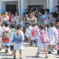 Familias tomaron una escuela de Cipolletti y demandan más seguridad para los alumnos