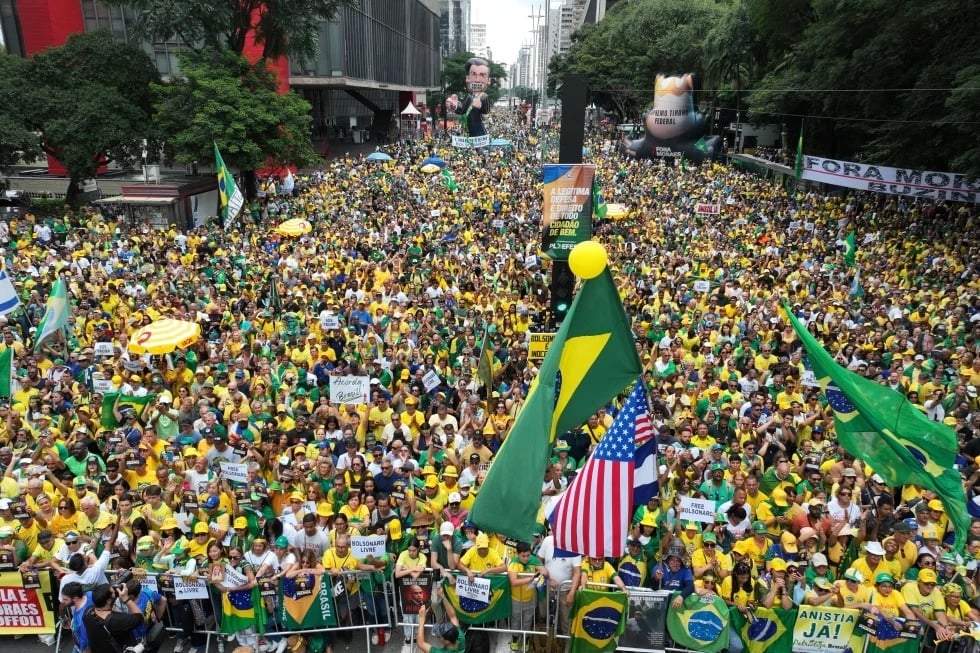 Partidarios de Bolsonaro se manifiestan en todo Brasil contra Lula