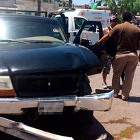 Choque entre vehículo de la Marina y un particular deja cuatro heridos