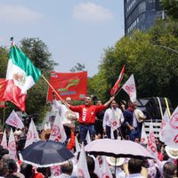 Blindan antigua sede del Senado ante manifestación de priistas en apoyo a Alito Moreno