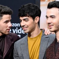 ¡Inolvidable! Los Jonas Brothers enloquecen a sus fans con el estreno de un nuevo documental