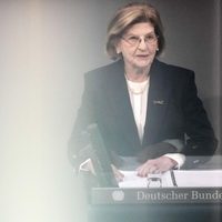 Sobreviviente húngara de Auschwitz deplora auge de antisemitismo y extrema derecha