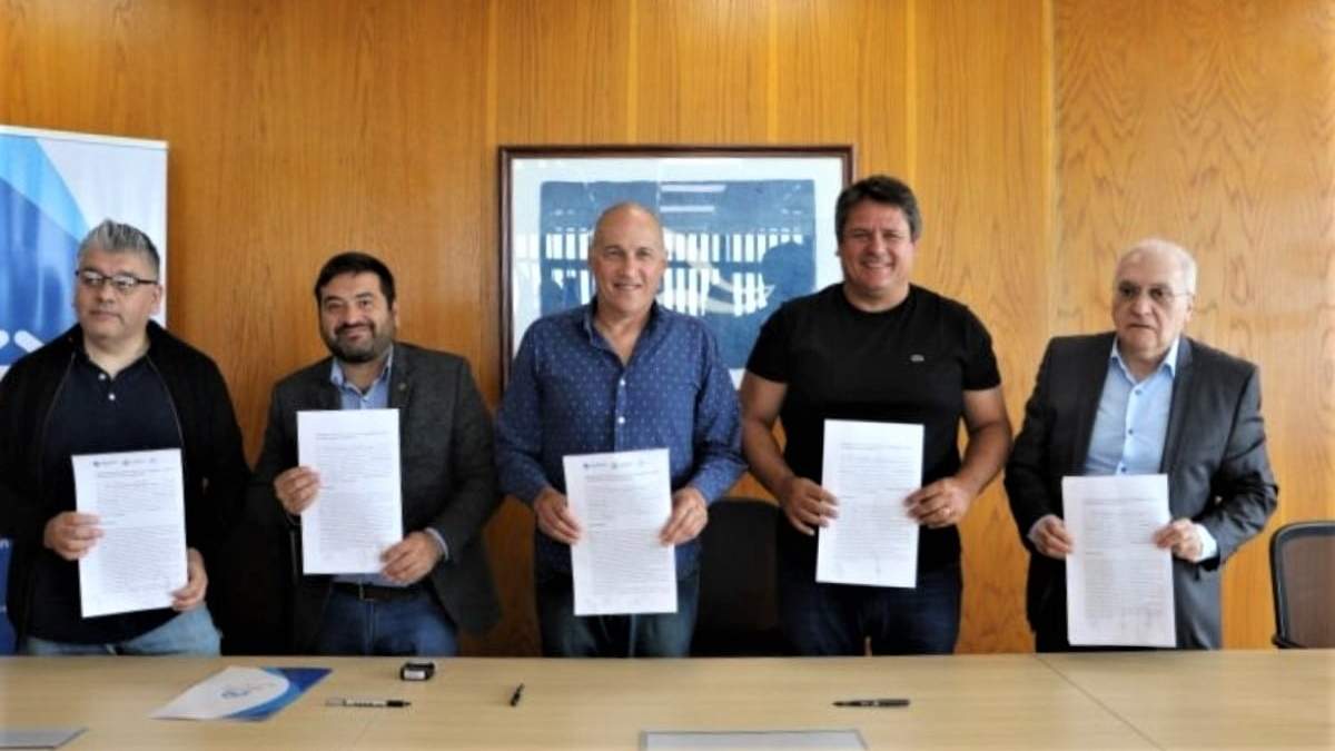 Firma de convenios. Fuente: (Municipalidad de Neuquén capital)
