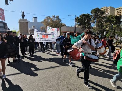Tras dos principios de incendio, alumnos del CPEM 23 manifestaron por una "escuela segura"