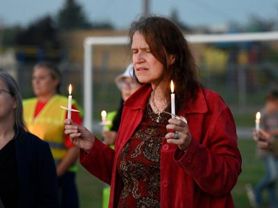 Suman cuatro los muertos por tiroteo e incendio en iglesia mormona de Michigan; abaten a agresor