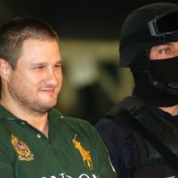En EU, dan a 'La Barbie” 49 años de cárcel y multa por 192 mdd