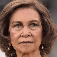 A los gritos en plena calle: la Reina Sofía se enteró del escándalo y teme que llegue lo peor