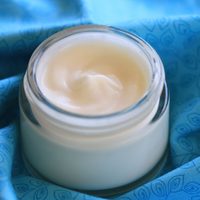 No gastes una fortuna: mirá cómo preparar la mejor crema cicatrizante con solo 3 ingredientes