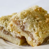 Cuadrados de avena y manzana: riquísimos y fáciles de hacer, la receta perfecta para acompañar con los mates