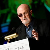 Salman Rushdie recuerda así el día que fue apuñalado