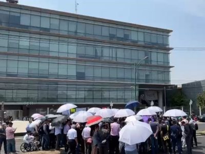 Reclamos de trabajadores e incertidumbre en el último día de existencia del INAI