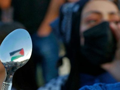 Por qué la cuchara se transformó en un nuevo símbolo de "liberación" para los palestinos