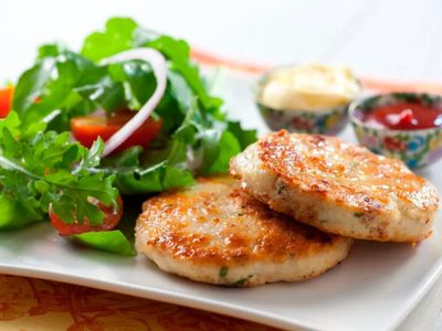 Hamburguesas de pollo y brócoli: sin harina y en 5 minutos, una receta que salva tu cena y que es tan saludable como deliciosa