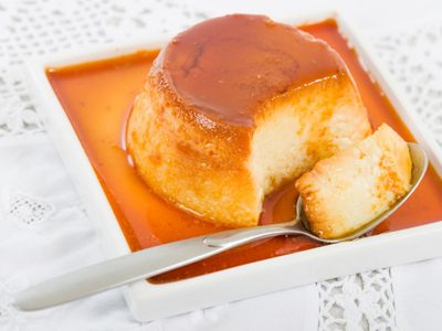 Flan casero con 2 huevos: el truco de la abuela para que quede cremoso y perfecto