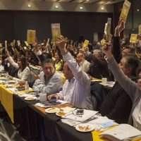 PRD posterga debate sobre sanciones a militantes que respaldan a AMLO