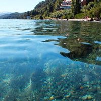 Denunciaron a una embarcación que derramaba combustible en el Lago Nahuel Huapi