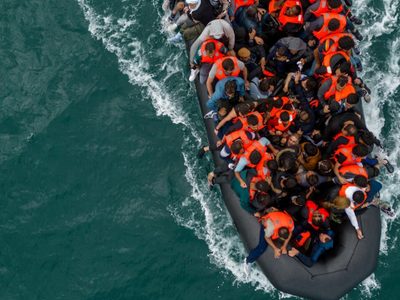 Gran Bretaña implementa identificación digital para combatir la inmigración ilegal