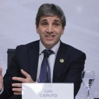 Empresarios textiles contra Luis Caputo tras sus polémicas declaraciones sobre la industria nacional