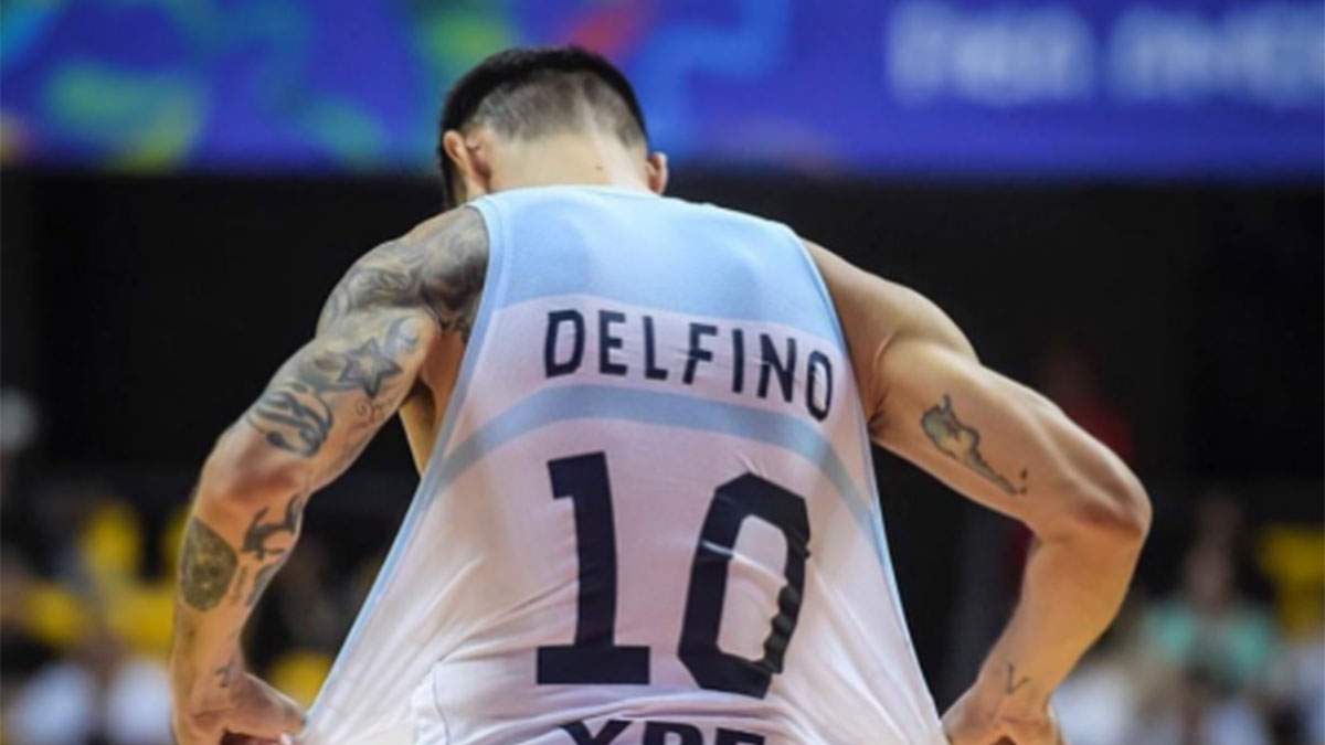 Carlos Delfino, el último de la Generación Dorada que estaba jugando, se retira.