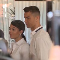 "Qué afortunados": Georgina Rodríguez de blanco, con el viento a favor y disfrutando a su amor