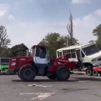 Sheinbaum analiza donar a municipios los microbuses retirados de Ermita Iztapalapa