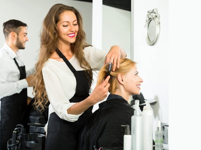 “Hola terrícolas”: una famosa modelo se hizo un cambio de look extremo. ¡No es de este planeta!