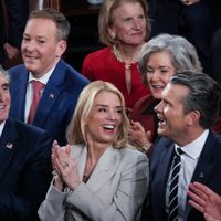 ¿Cómo los archivos de Epstein persiguieron a Pam Bondi como secretaria de Justicia?