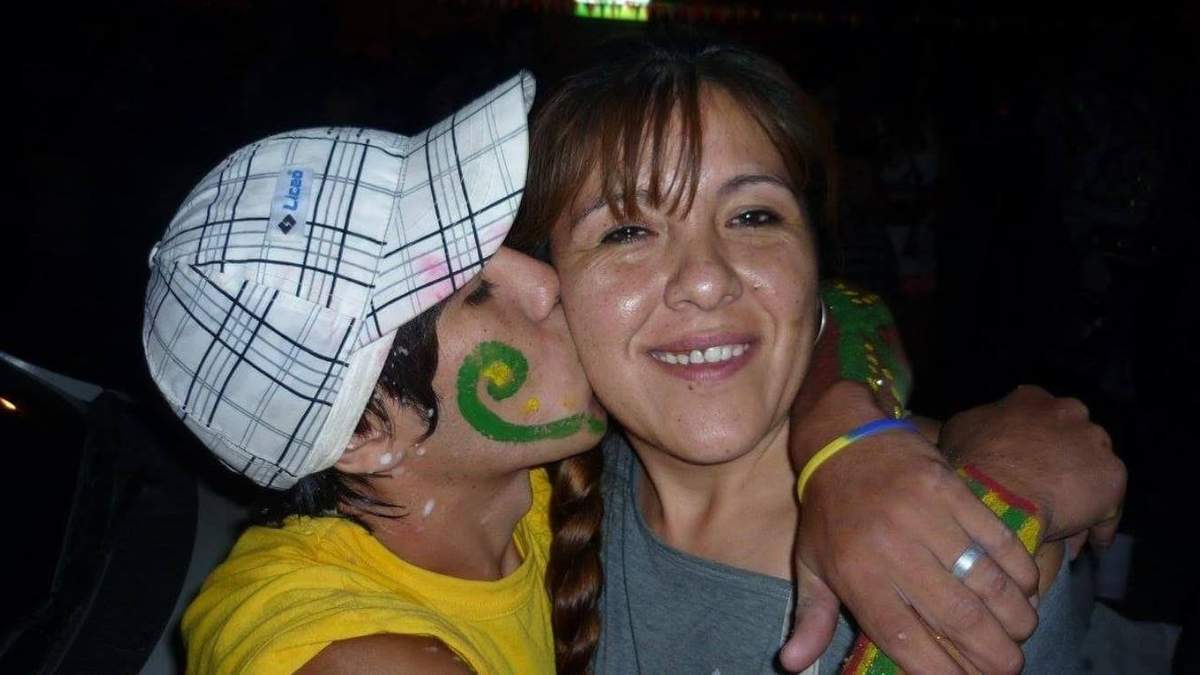 Facundo Astudillo Castro y su mamá. Fuente: (Twitter)