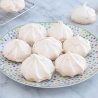 Merengues rellenos de dulce de leche: una bomba dulce que vas a amar para este domingo a la tarde