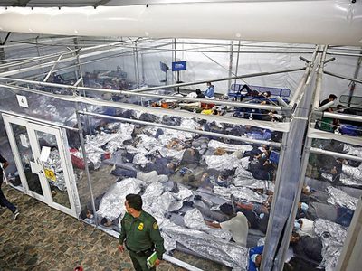 Una avalancha de menores migrantes tiene a Biden contra las cuerdas